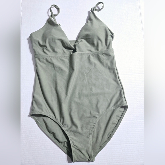 ⭐️5/$25 Green Girls One Piece Swimsuits Solid Color Teen Swimsuit Size 15/16 Yrs - Picture 3 of 8